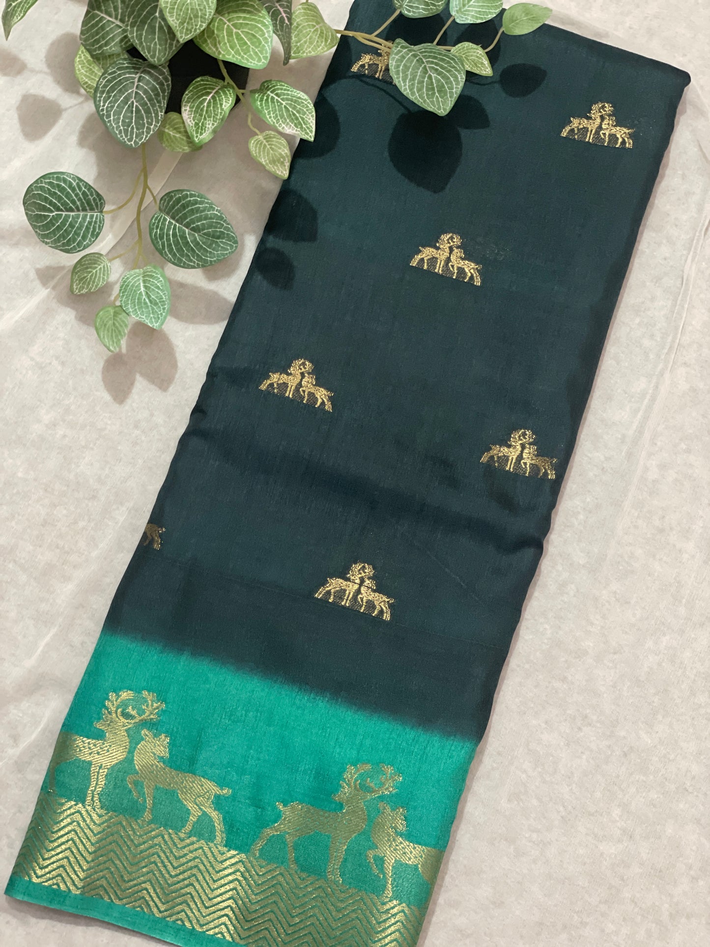 Deer Butta Banarasi Raw Silk Saree
