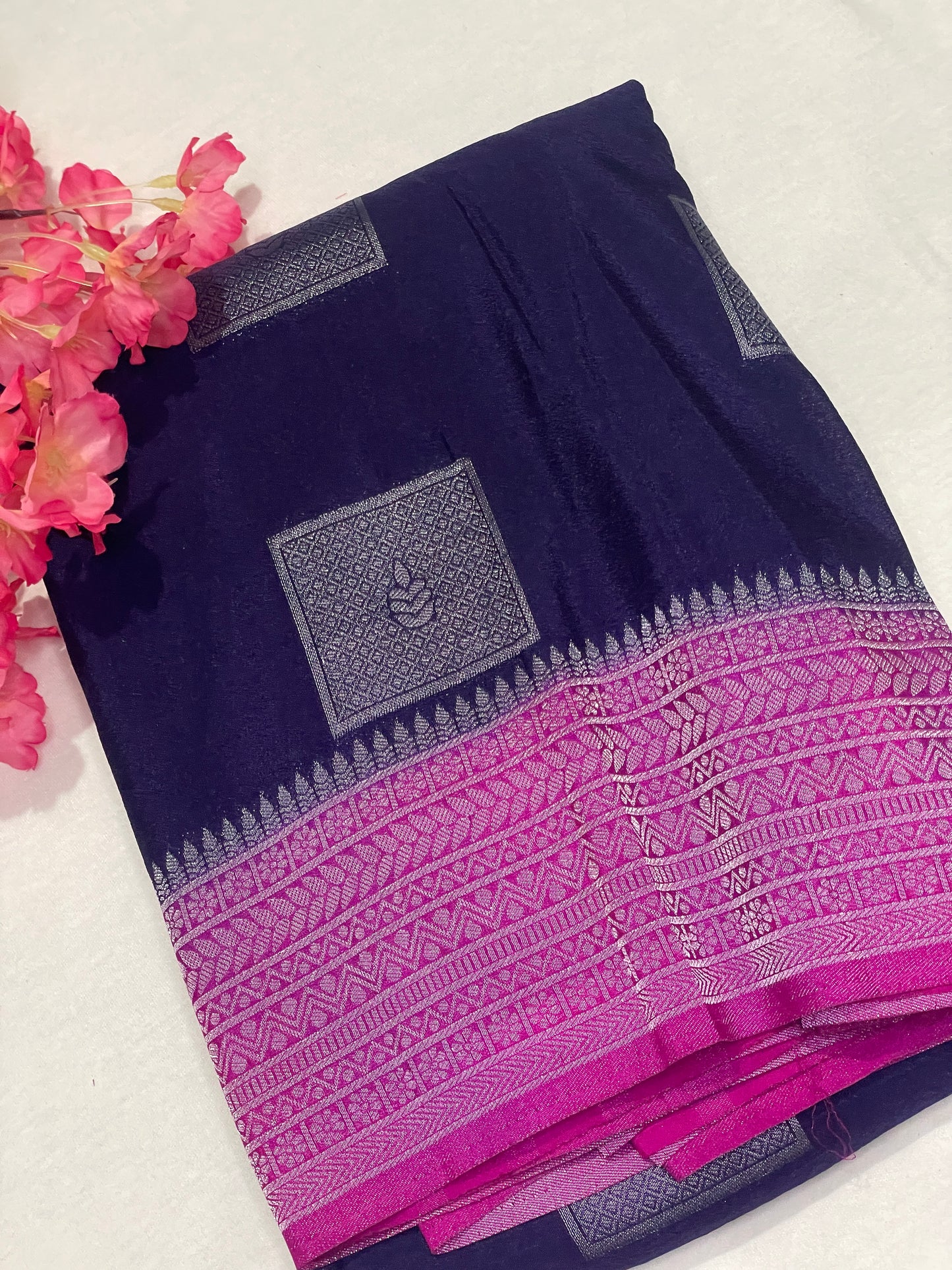 Georget Soft Geometric pattern Saree