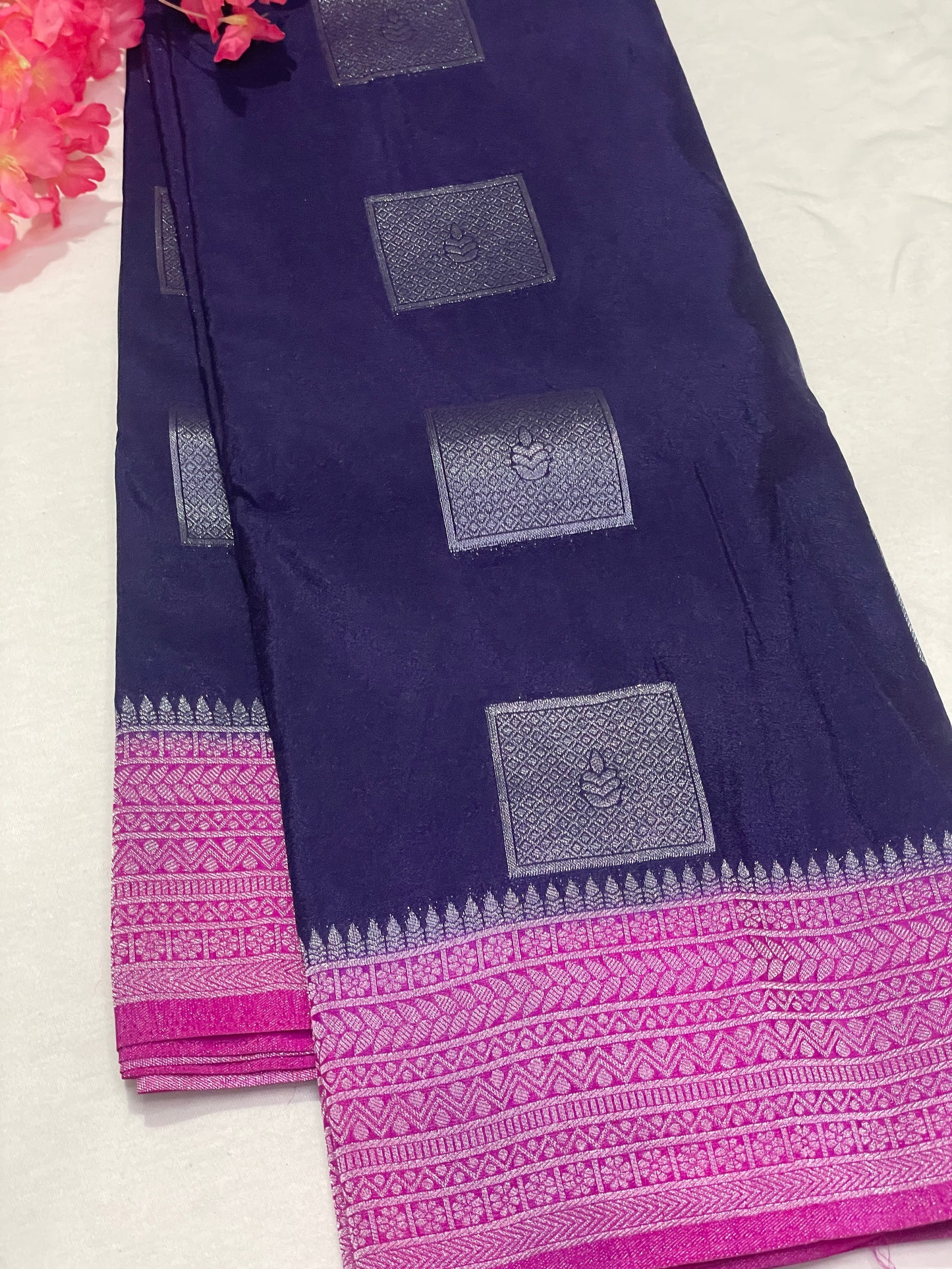 Georget Soft Geometric pattern Saree