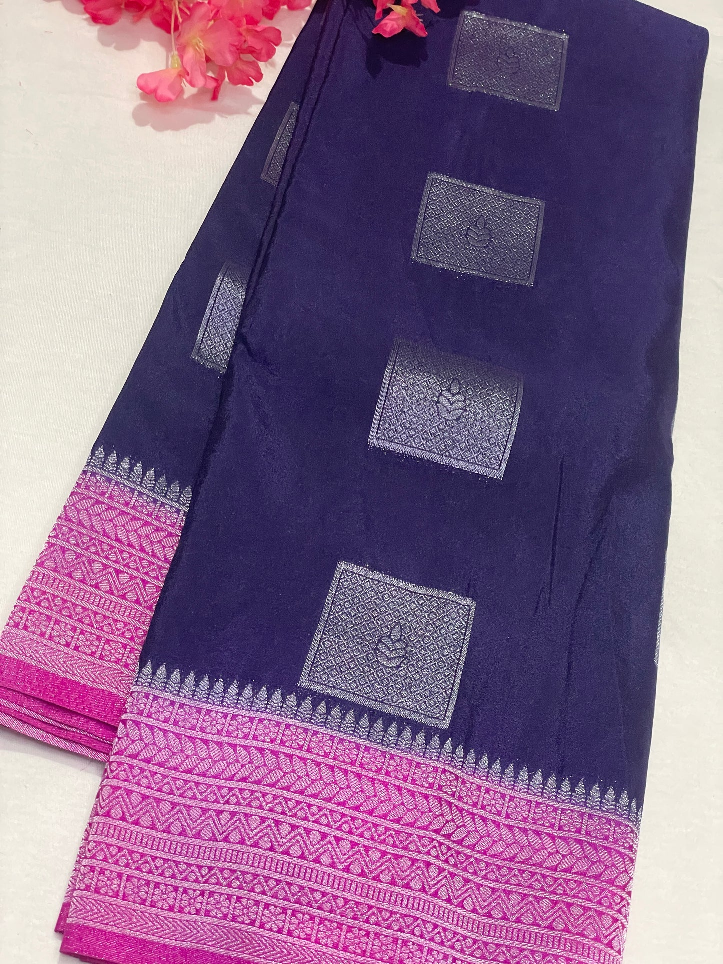Georget Soft Geometric pattern Saree