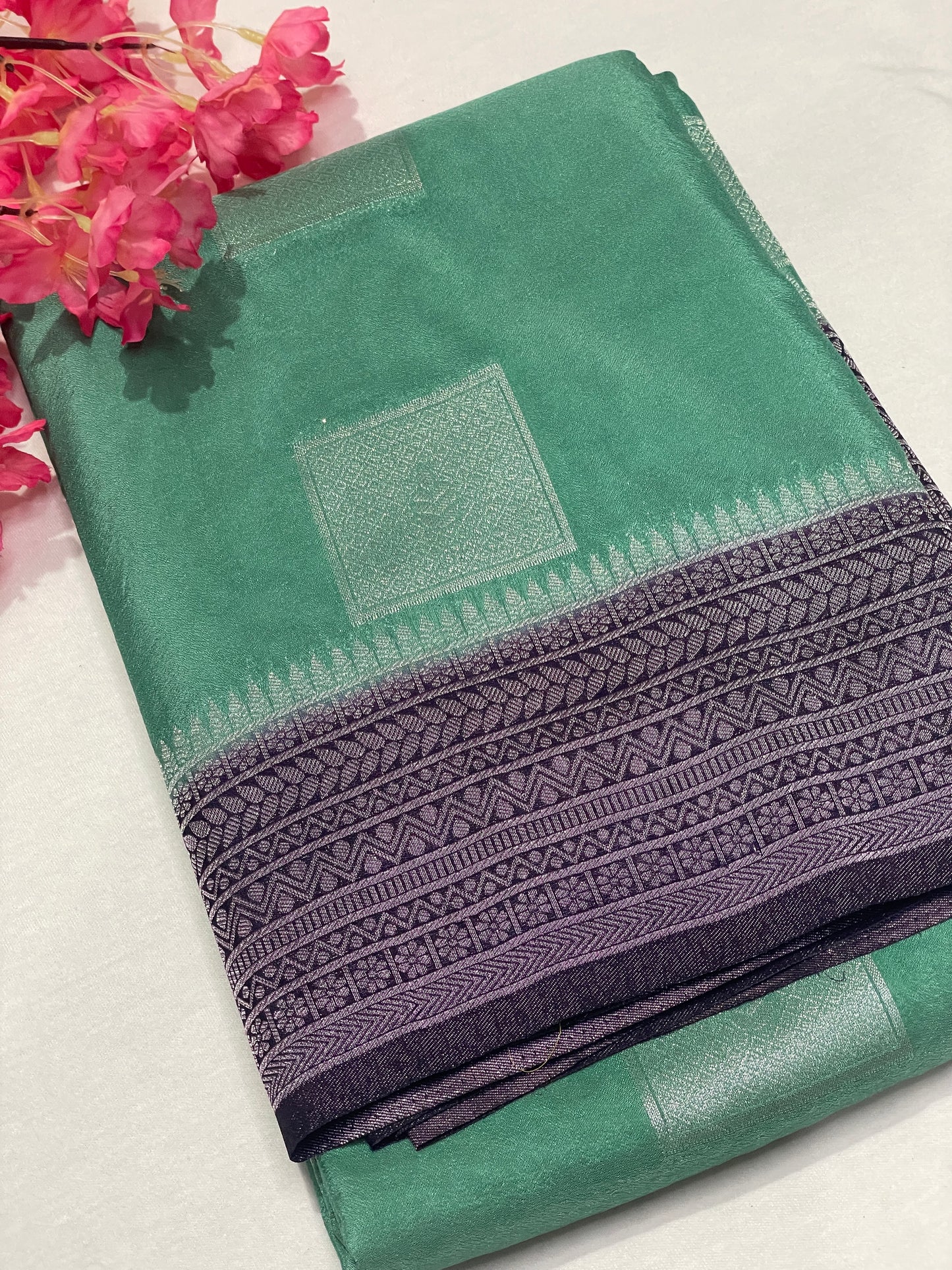 Georget Soft Geometric pattern Saree