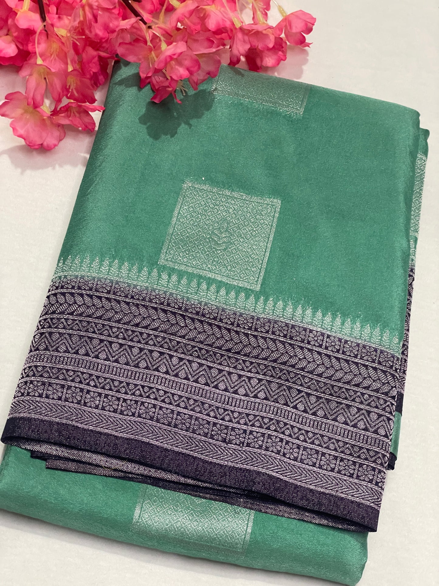 Georget Soft Geometric pattern Saree