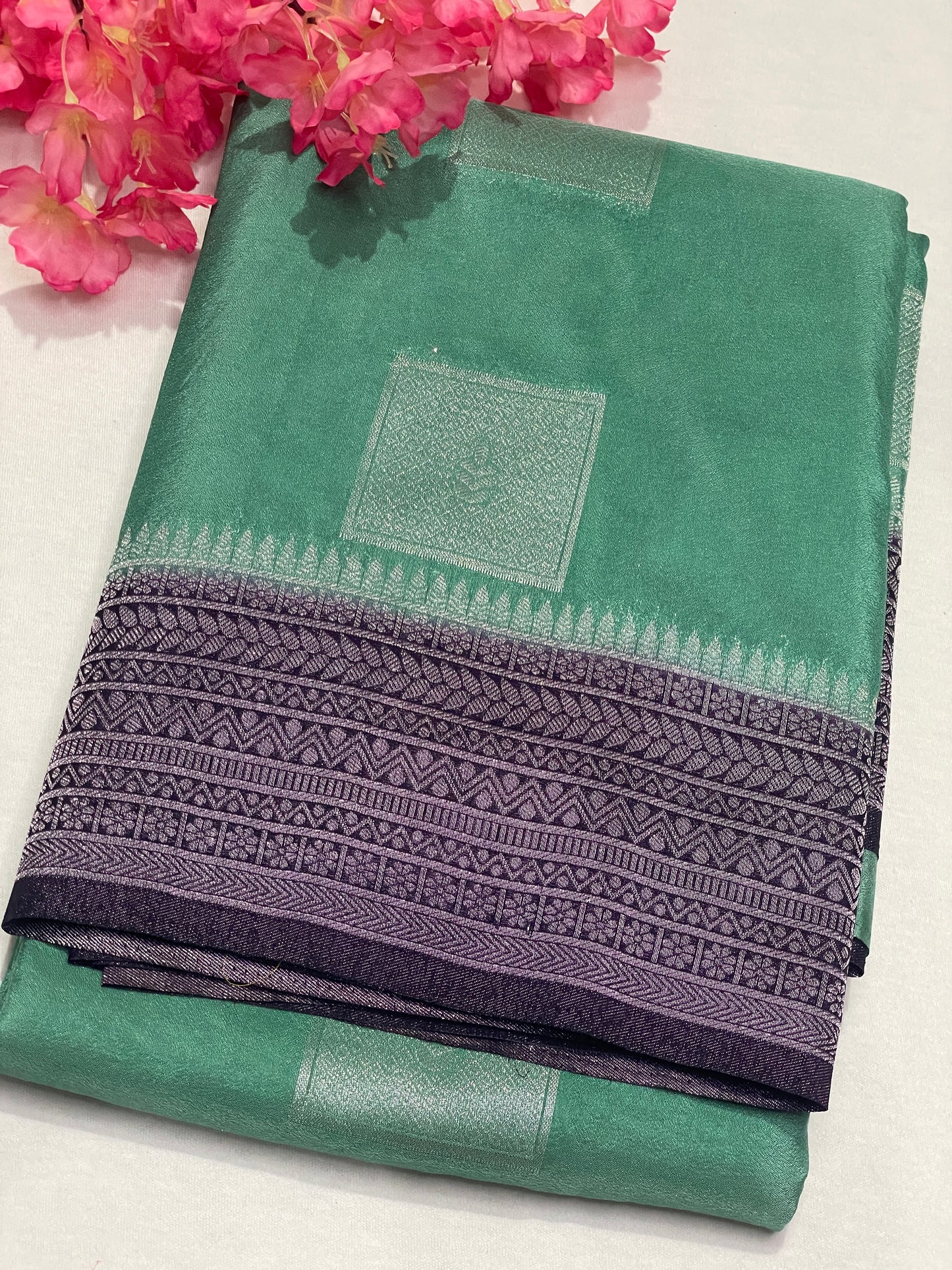 Georget Soft Geometric pattern Saree