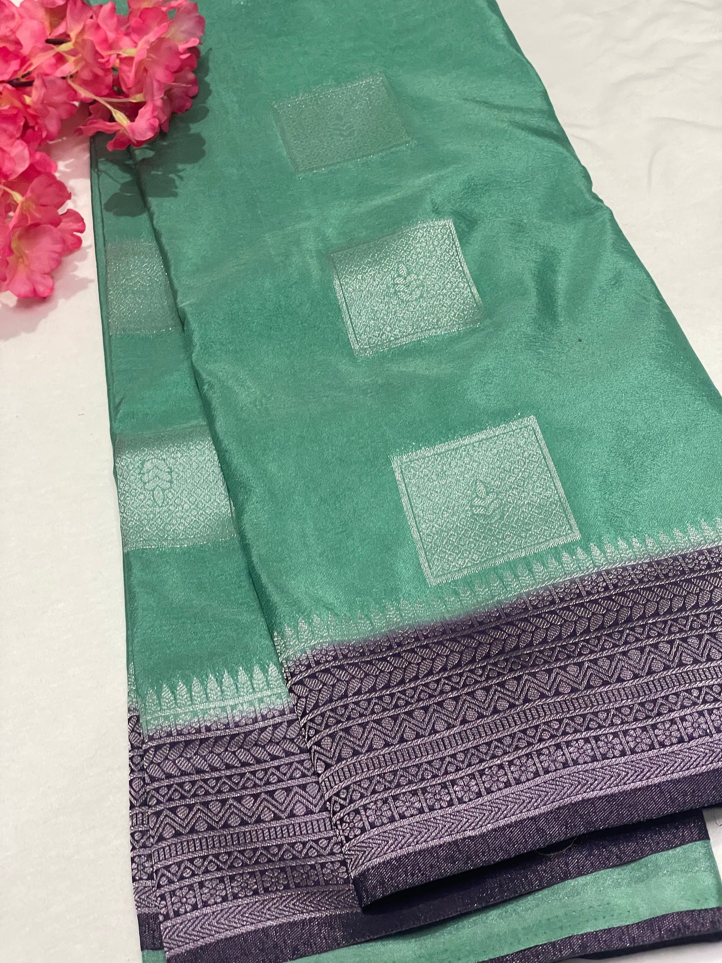 Georget Soft Geometric pattern Saree