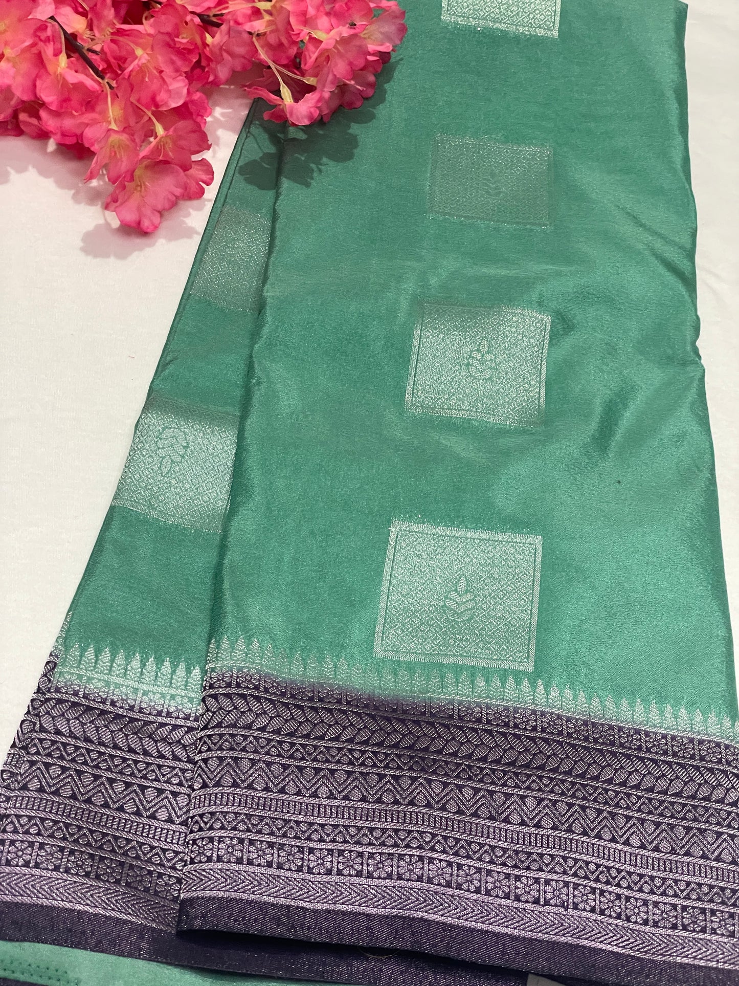 Georget Soft Geometric pattern Saree