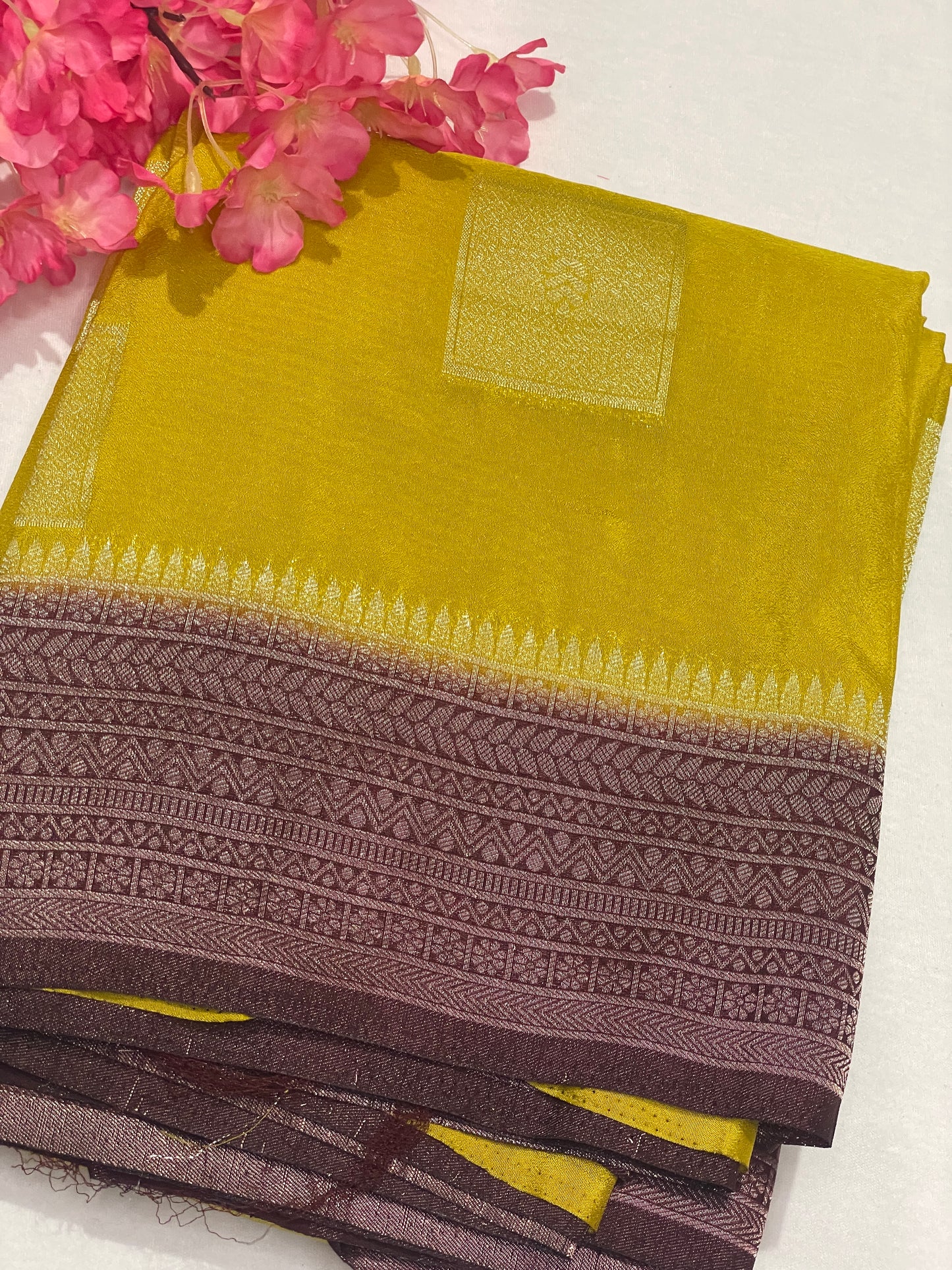 Georget Soft Geometric pattern Saree