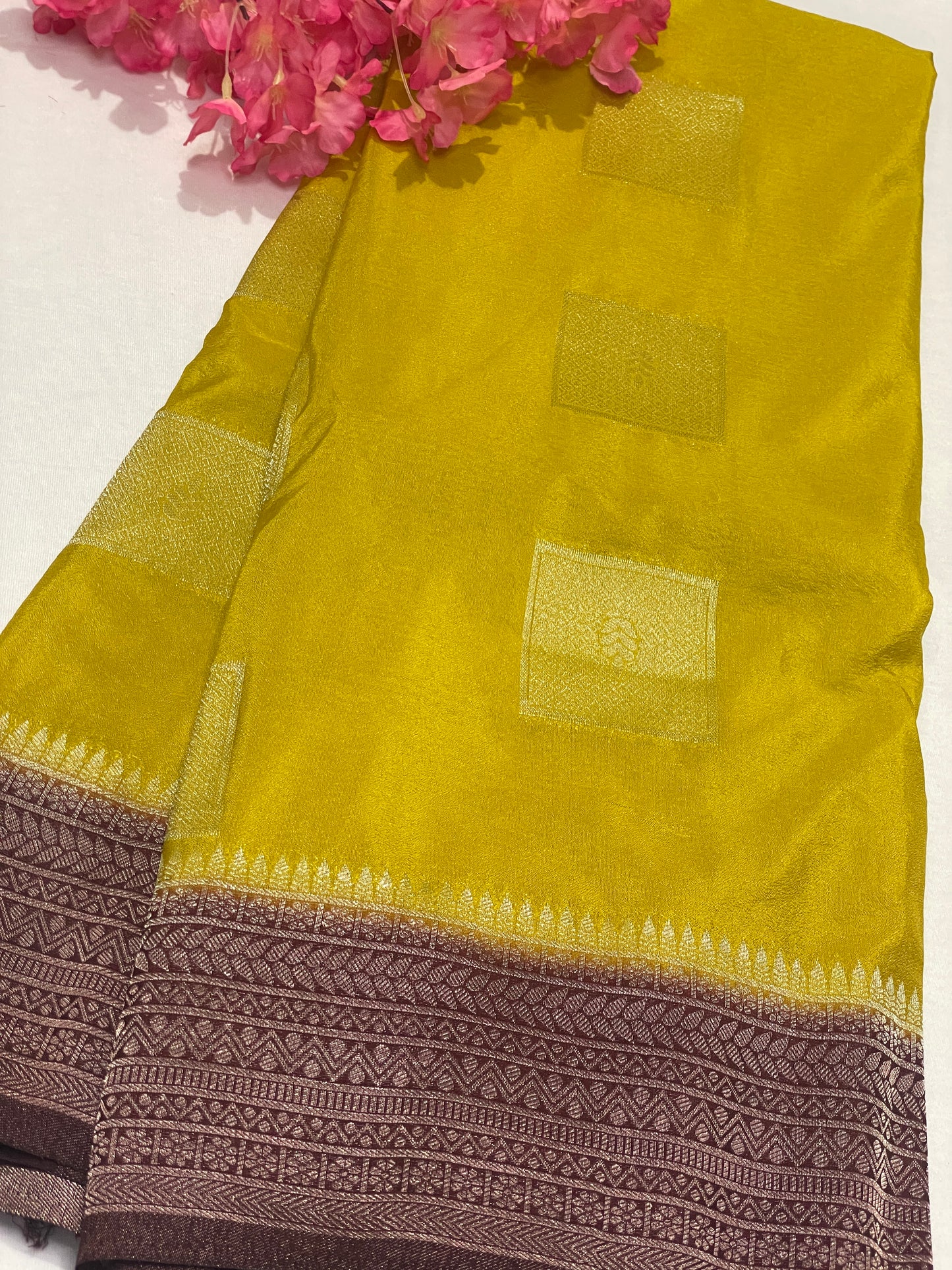 Georget Soft Geometric pattern Saree