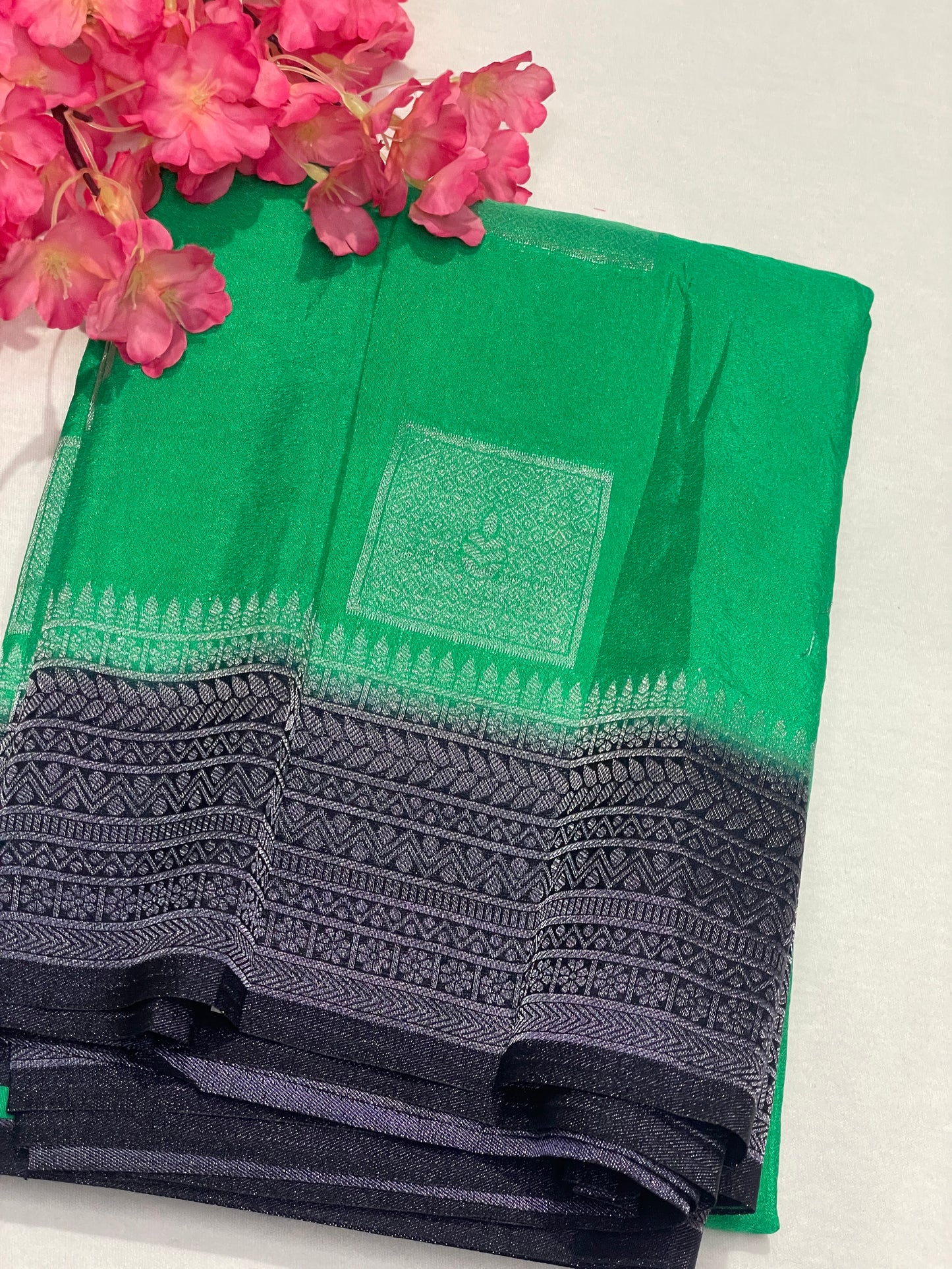 Georget Soft Geometric pattern Saree