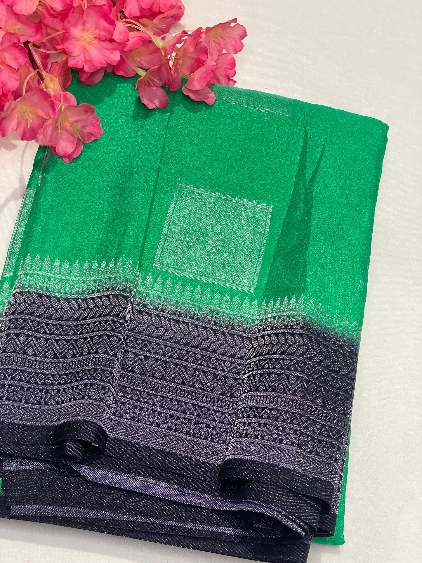 Georget Soft Geometric pattern Saree