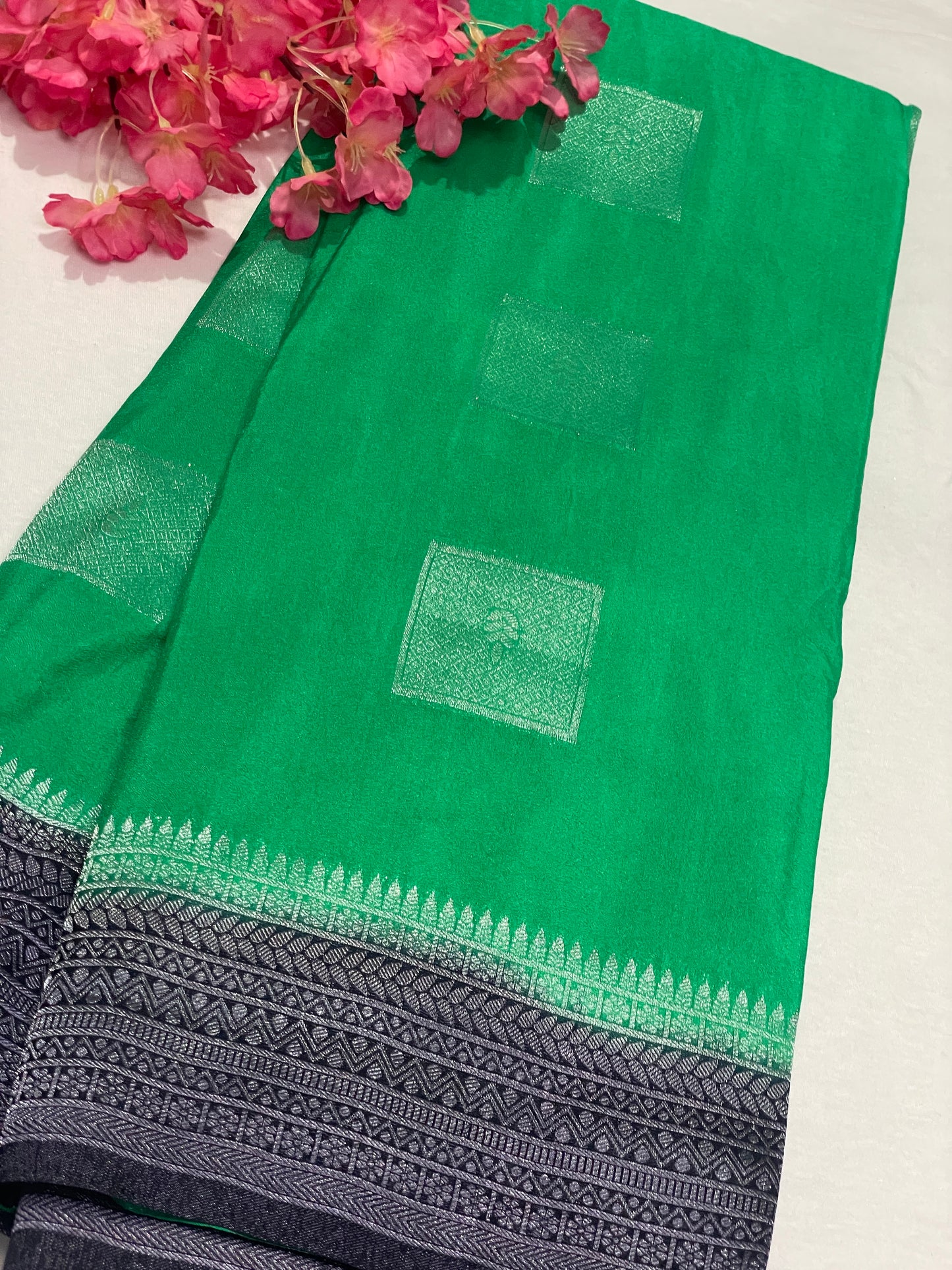 Georget Soft Geometric pattern Saree