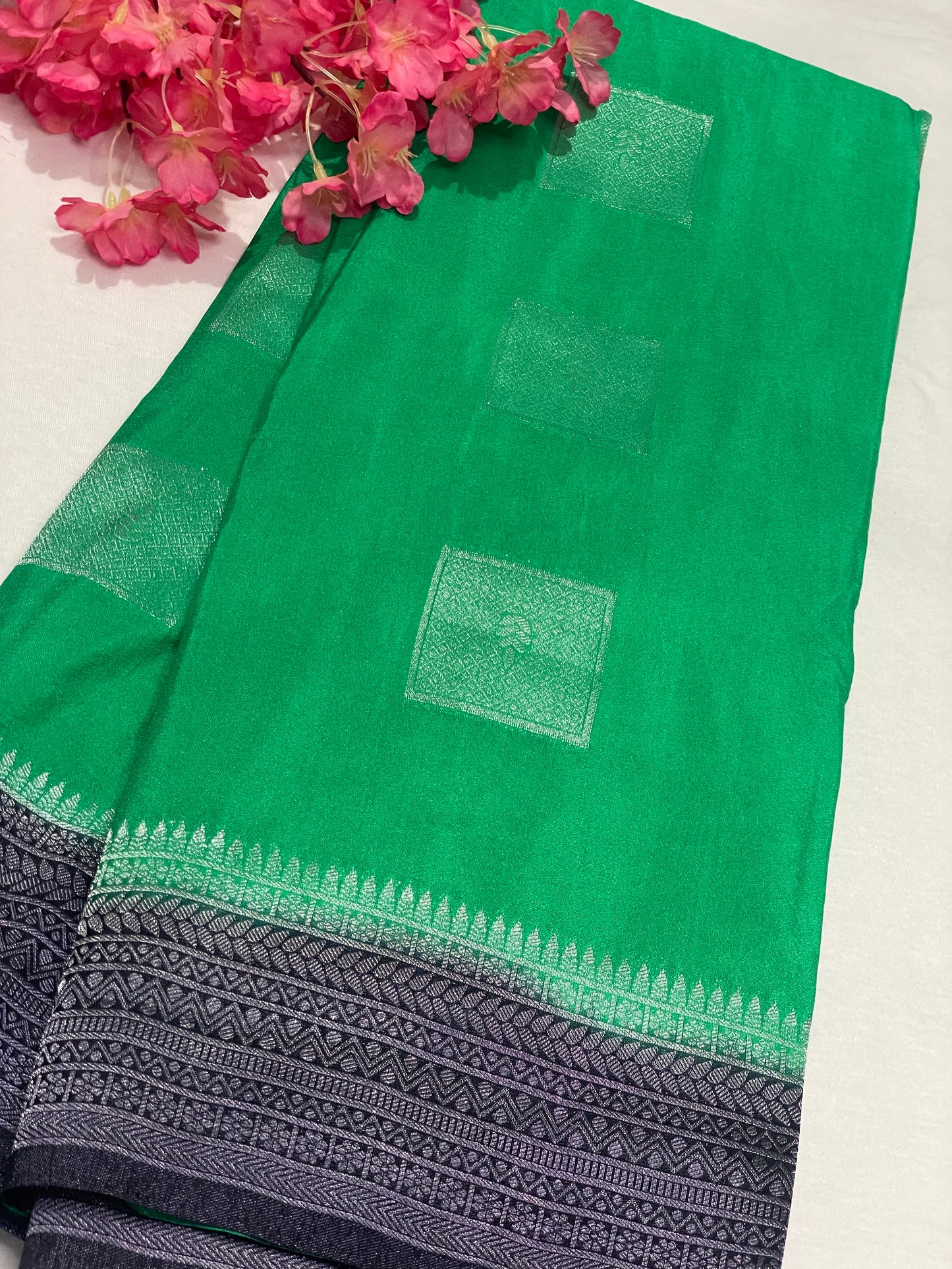 Georget Soft Geometric pattern Saree